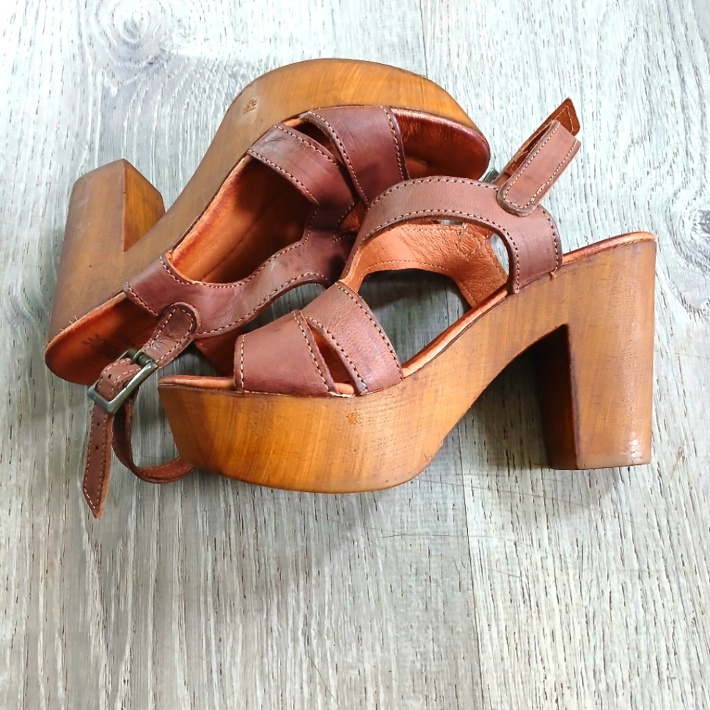 Seaside Brown Platform Sandals